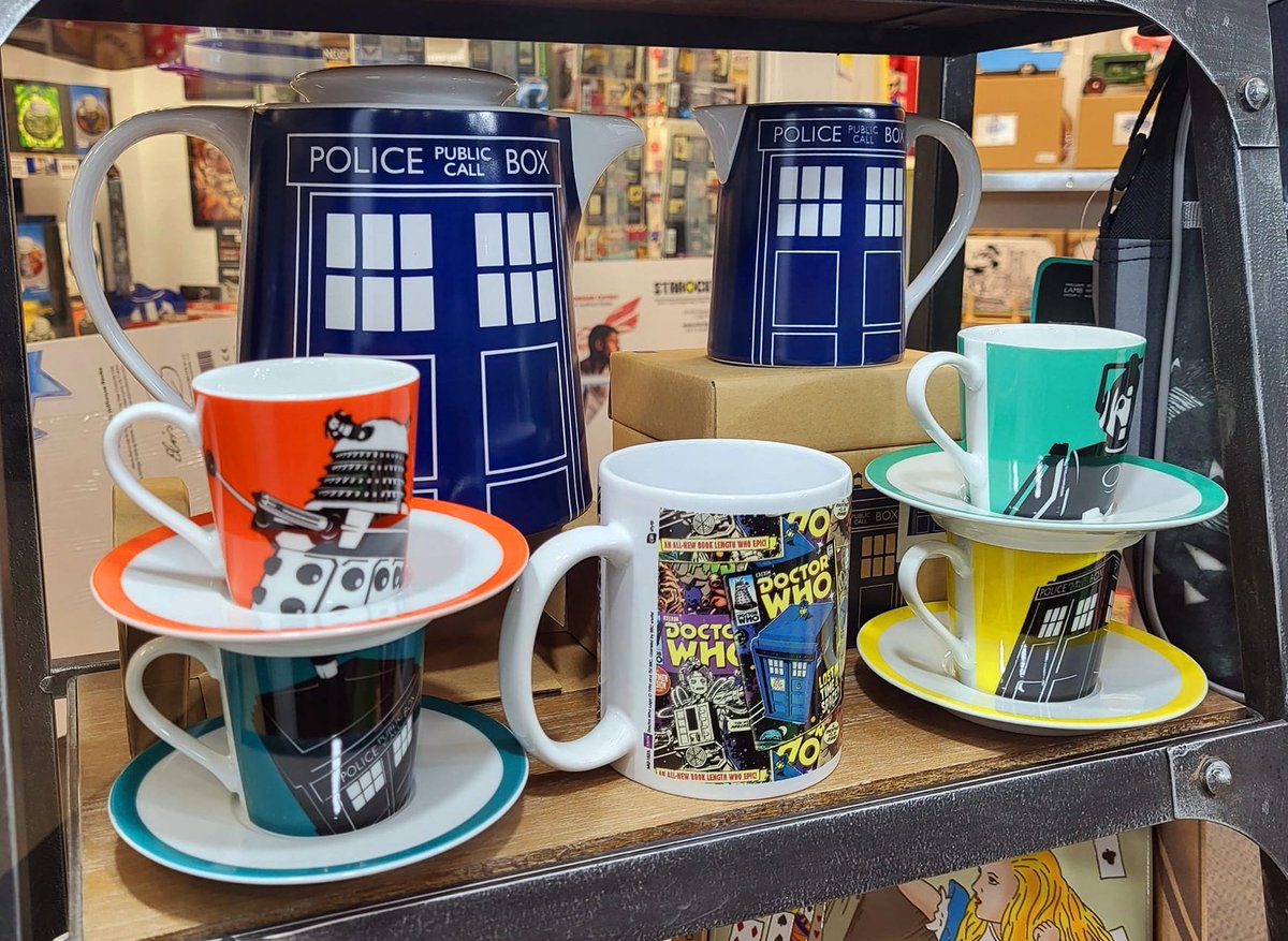 Shopping for the perfect Christmas gift? Look no further than Retro Stuff!

Retro Stuff has something for everyone, from pop-culture icons to games &amp; memorabilia 💥

Find them on the lower mall, next to the Ely Court entrance!