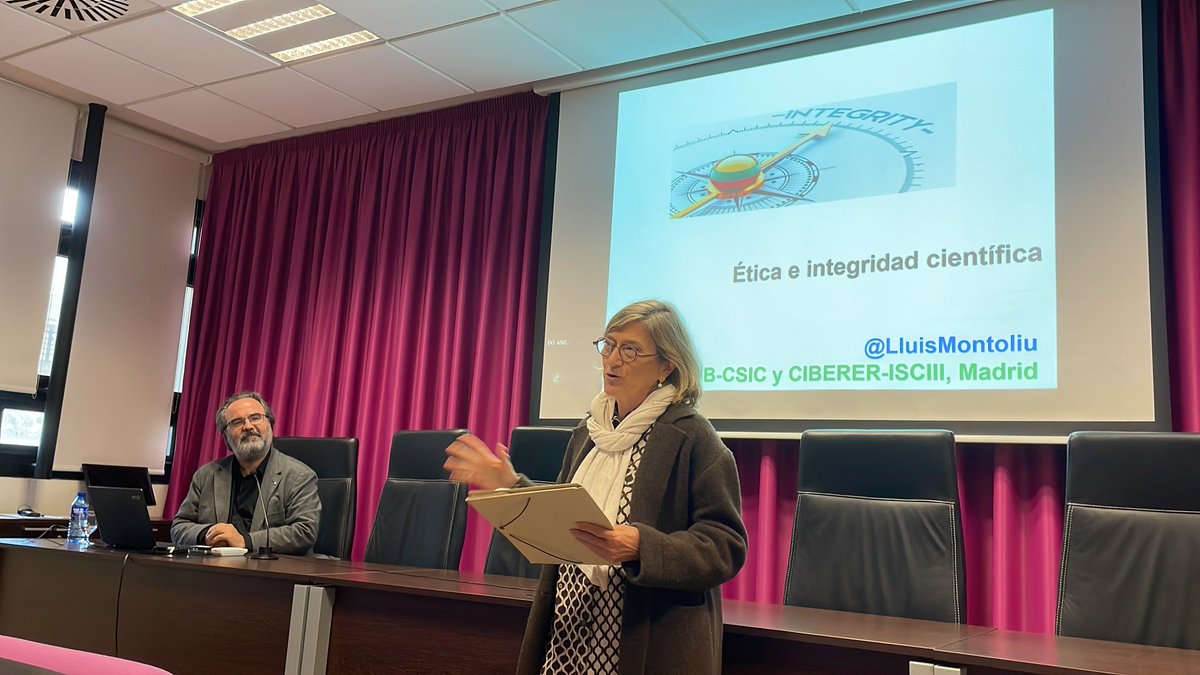 Ismael Mingarro (@ismaelmingarro) on Twitter photo Empezamos la charla (docencia híbrida) “Ética e integridad científica” d <a href="/LluisMontoliu/">Lluis Montoliu</a> dentro del máster “I+D en Biotecnología y Biomedicina” <a href="/BiologiquesUV/">Facultat Biològiques-UV.ES</a> <a href="/UV_EG/">Universitat València</a> Empezamos la charla (docencia híbrida) “Ética e integridad científica” d <a href="/LluisMontoliu/">Lluis Montoliu</a> dentro del máster “I+D en Biotecnología y Biomedicina” <a href="/BiologiquesUV/">Facultat Biològiques-UV.ES</a> <a href="/UV_EG/">Universitat València</a>