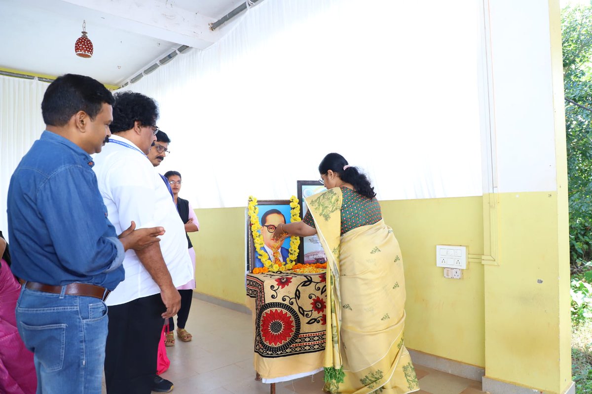 Mybkasergod's tweet photo. Constitution day was organised by Nehru yuva kendra kasaragod in association with NSS Unit Dr. Ambedkar Arts &amp; Science College periya &amp; District Legal Services Authority . Awareness class, Preamble reading Padayatra was organised as part of the programme.  @nyksindia @NYKSKerala https://t.co/W0WXPH86fw