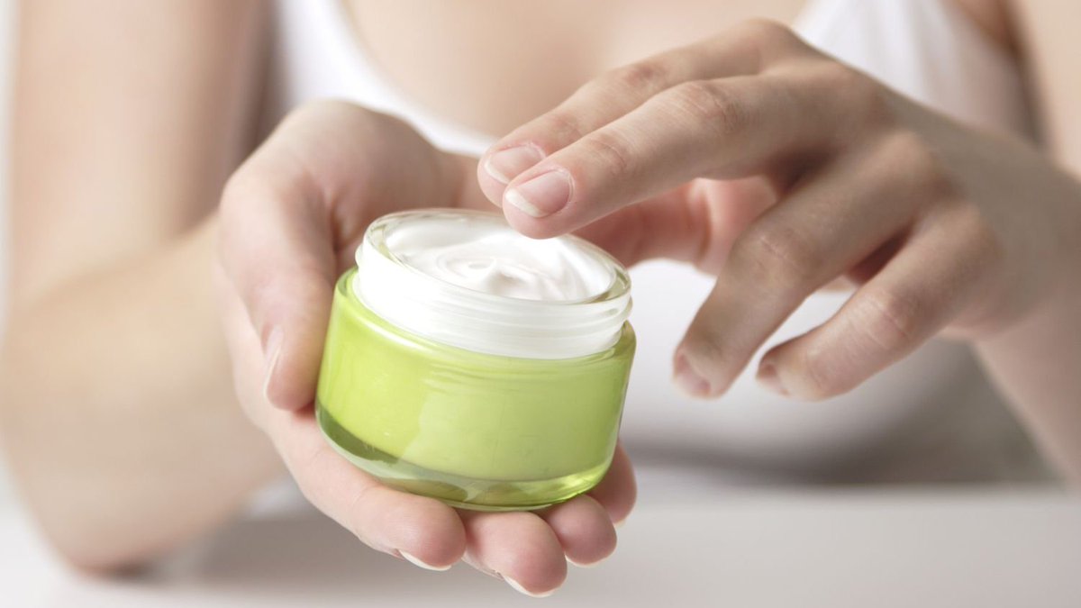 Market_Reports's tweet image. 🧴 The #MoisturizingCream market is experiencing considerable growth worldwide. With increasing awareness about #skincare and the importance of hydration, more people are investing in high-quality #moisturizers to keep their skin healthy and glowing: bit.ly/3YtHuo9