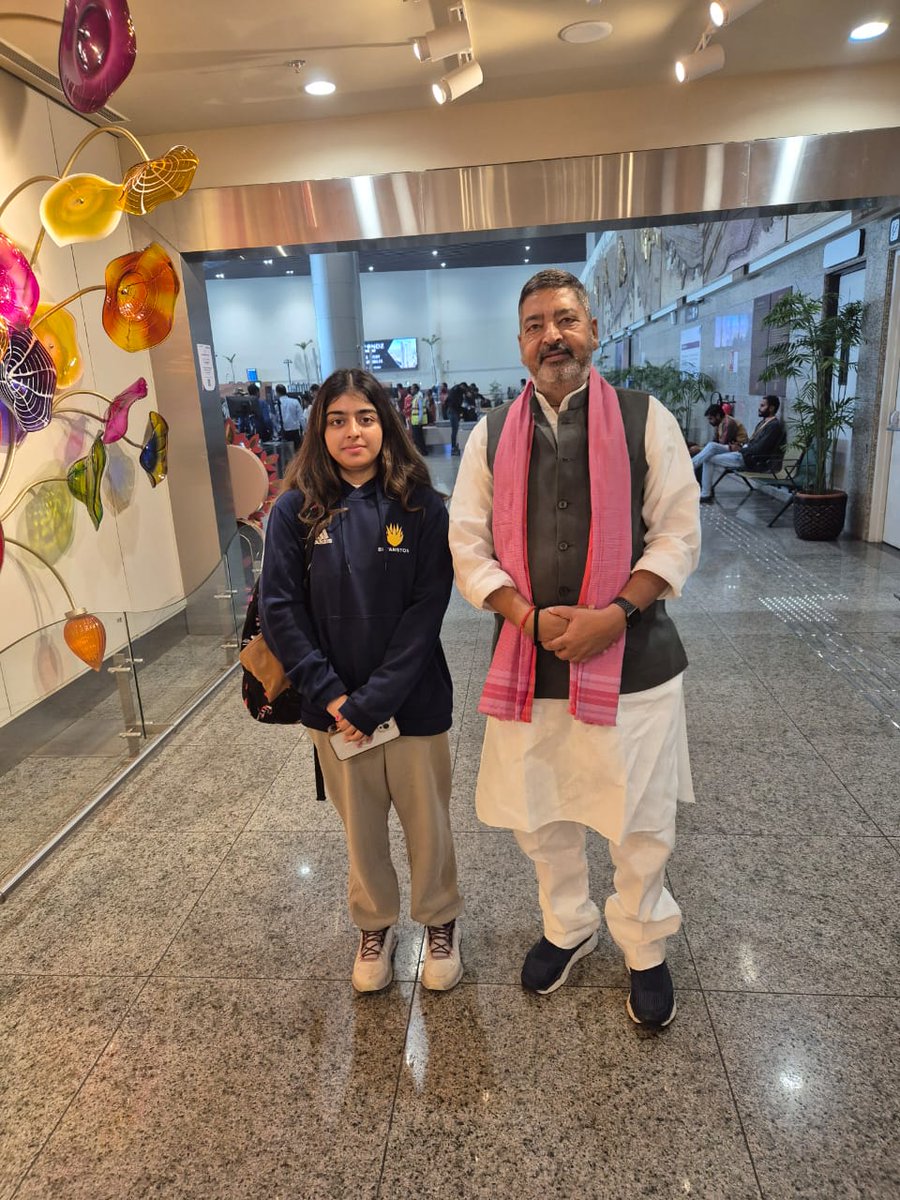 आपका स्नेहिल आशीर्वाद प्राप्त कर मुझे भी अति प्रसन्नता हुई। आप जैसे वरिष्ठ राजनेता से मिलकर मुझे प्रेरणा मिलती है।