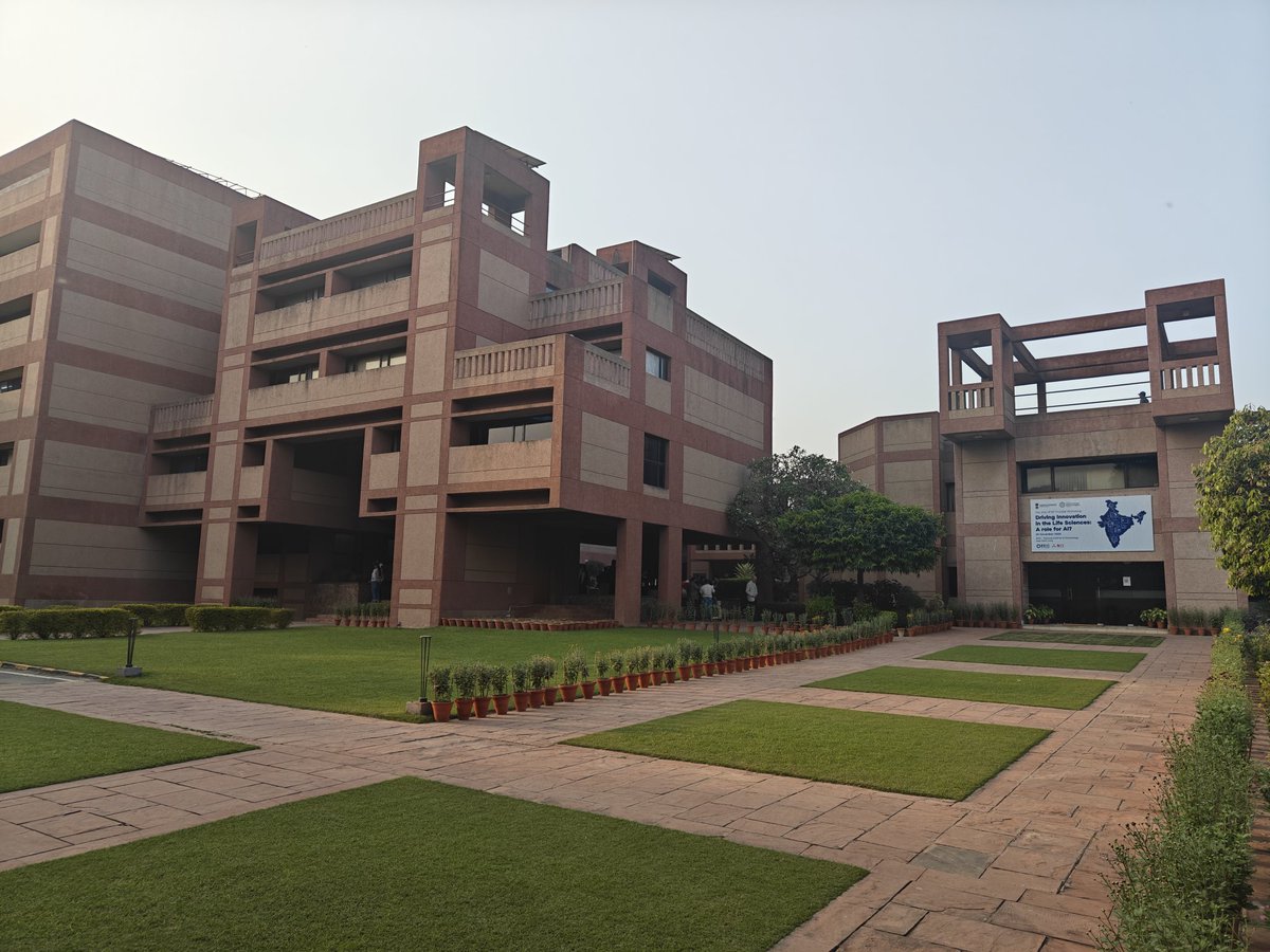 Visiting the beautiful <a href="/NImmunology/">BRIC-NII</a> campus for first time for a HFSP workshop.
Will be here till 29th Nov afternoon. Happy to catch up with anyone interested in our work, institute or just for a casual chat :)