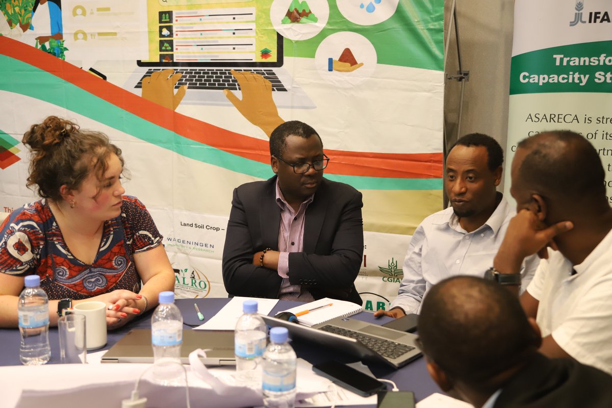 ASARECA (@asareca) on Twitter photo Hermine ten Hore (<a href="/ISRICorg/">ISRIC - World Soil Information</a>) leads an engaging session on Scaling and Participatory Monitoring, Evaluation, Adaptation, and Learning. 🌱
Country groups from Rwanda, Kenya, and Ethiopia dive into critical discussions:
✅How do we reach 3 million farmers indirectly in each Hermine ten Hore (<a href="/ISRICorg/">ISRIC - World Soil Information</a>) leads an engaging session on Scaling and Participatory Monitoring, Evaluation, Adaptation, and Learning. 🌱
Country groups from Rwanda, Kenya, and Ethiopia dive into critical discussions:
✅How do we reach 3 million farmers indirectly in each