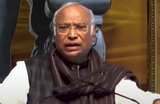 #JUSTIN | "மின்னணு வாக்குப்பதிவு எந்திரங்கள் மீது எங்களுக்கு நம்பிக்கை இல்லை. அது தேவை இல்லை. மீண்டும் வாக்குச்சீட்டு முறையே வேண்டும்.

வாக்குச்சீட்டு முறையில் தேர்தல் நடத்தினால் பாஜகவின் உண்மையான நிலை என்ன என்பது தெரிந்துவிடும்.

மீண்டும் வாக்குச்சீட்டு முறையை வலியுறுத்தி நாடு