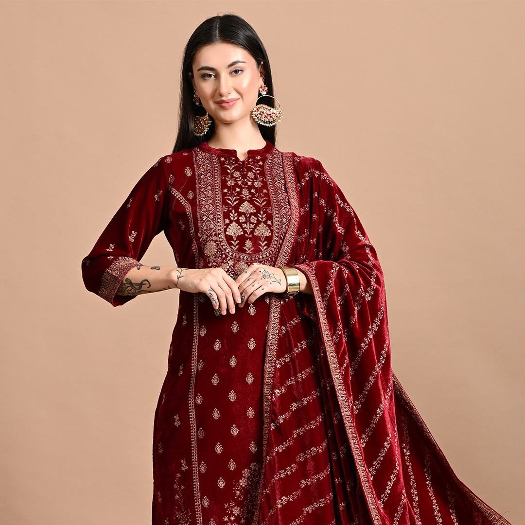 Sabhyata_ethnic's tweet image. Unveil the beauty of wedding wear made for the winter bride. Radiate warmth, grace, and pure elegance with Shagnaa Di Shaam. 🌙✨

#weddingedit #EthnicCharm #sabhyataclothing