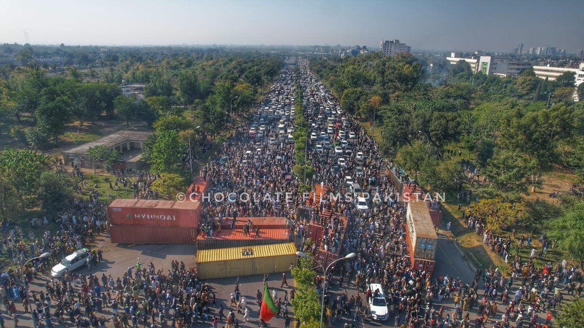abehyat's tweet photo. وعدوں سے تکمیل تک!

#Islamabad 
 #نومبر24_یوم_انقلاب  #احتجاج_سے_انقلاب_تک 
#DChowk https://t.co/Rz1IuoKYYP