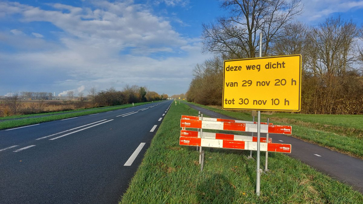 Doorgaand verkeer over sluizencomplex gestremd van vrijdagavond 29 november 20.00 uur tot en met zaterdagmorgen 30 november 10.00 uur. Dit in verband met afsluiting gedeelte N252 nabij sluizencomplex voor groot transport DOW.