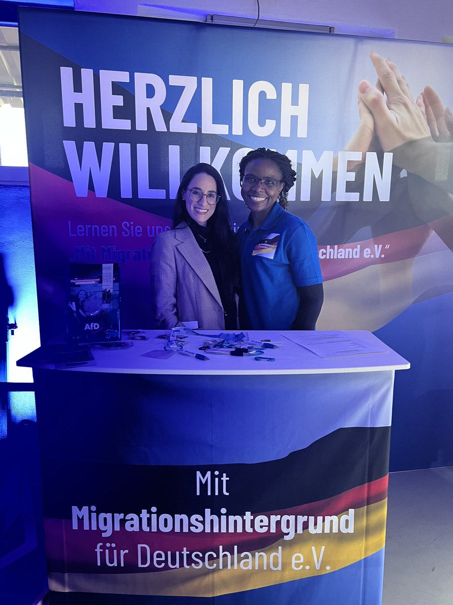MailbeckG's tweet photo. Wir wissen, dass die #AfD uns nicht abschieben will – im Gegenteil! Wir unterstützen die #Remigrationsagenda, denn sie bietet echten Integrationswilligen eine Zukunft und fokussiert sich auf die Rückkehr derjenigen, die sich nicht anpassen können oder wollen. Und genau das braucht unser Land: Den Fokus auf eine konsequente Remigrationsstrategie zum Schutz unserer Kultur und Gesellschaft.

@9jafraeulein