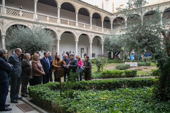 La Estación Biológica Torretes-Jardín Botánico UA  colabora en la creación del «Itinerario de botánica andalusí» en el Museo de Santa Cruz de Toledo.

➡️La variedad botánica integra especies como naranjo amargo, olivo, rosa damascena, arrayán morisco...

ℹ️s.ua.es/es/KBl3
