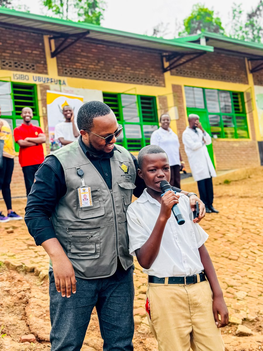 HelpingHeartFam's tweet photo. This morning, @HelpingHeartFam, in partnership with @Gasabo_District, visited G.S Kagarama in the @SectorKinyinya to educate students on Gender Based Violence (GBV) and how to prevent it.
#RwanyaIhohotera #16DaysOfActivism2024 #EndGB #Youthempoweringyouth #Givebackrwanda https://t.co/NCoWH3s91f