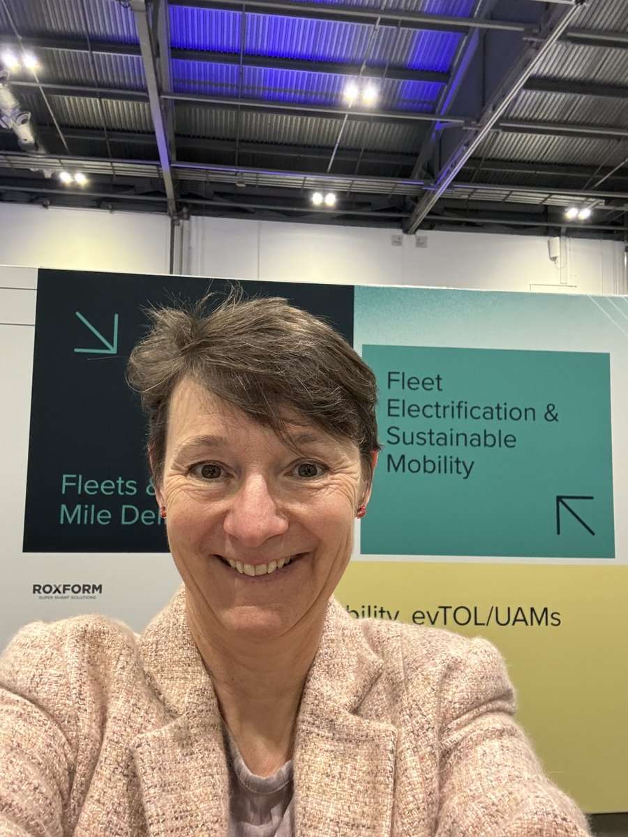 SharonKindleys's tweet photo. At the @londonevshow really interesting range of exhibitors! #MoveIntoTheFuture https://t.co/Jvcq7hoEfP