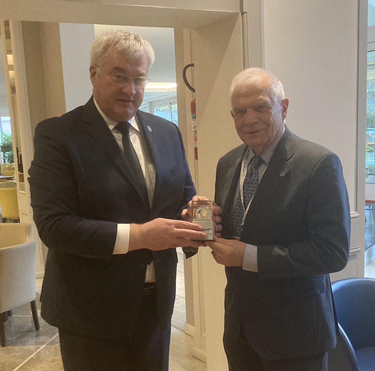 An honour to receive from my friend <a href="/andrii_sybiha/">Andrii Sybiha 🇺🇦</a> the <a href="/MFA_Ukraine/">MFA of Ukraine 🇺🇦</a> award for supporting Ukraine’s diplomatic efforts. Advancing EU support towards UA has been a top priority of my mandate.
The EU &amp; I personally will continue devoting all efforts for a just peace. #SlavaUkraini