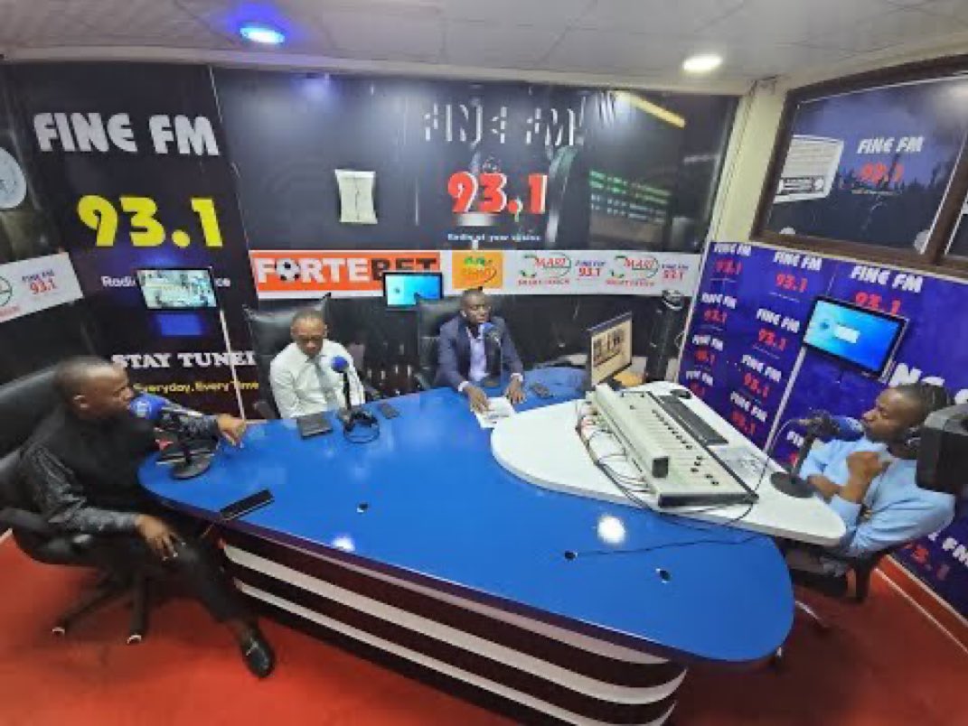 Iyi niyo radio yambere muRwanda mutimya ukuri