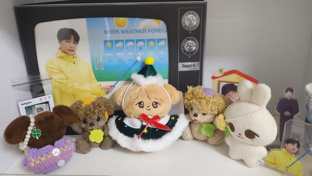 pureunlucky1204's tweet photo. #센꿈이의_꿈
뒤늦게 센꿈이와 친구들 올려봅니다🐶🍀
회사로 주문했는데 주말에 도착해서 많이 기다렸던 센꿈이😅
집에 있던 크리스마스옷 입혔는데 센꿈이한텐 좀 크네요🥲
@sen_kkumi https://t.co/eknyiAcUYh