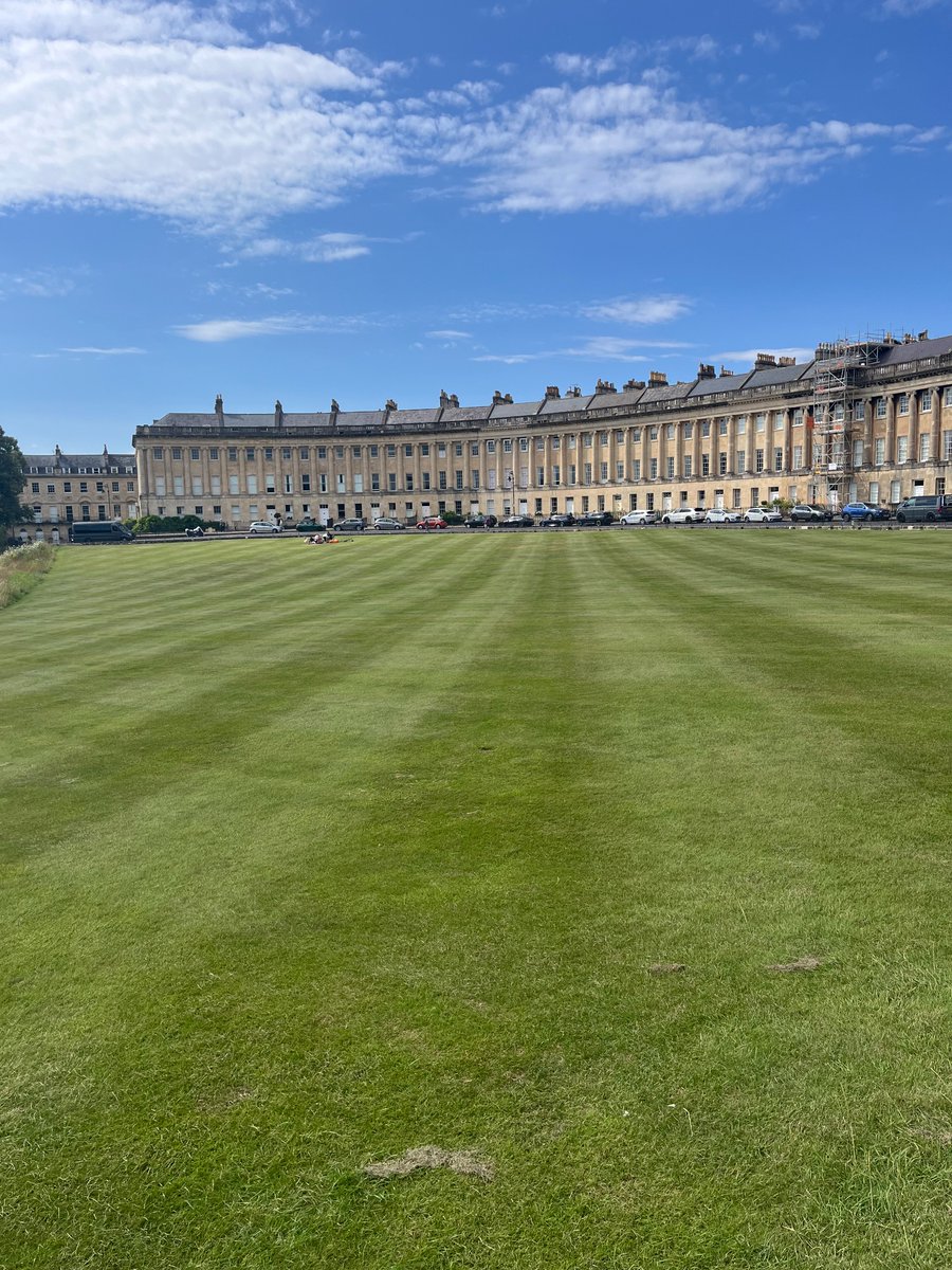 justnaty97's tweet photo. Lembrança de um dos melhores dias da minha vida #RoyalCrescent #Bath https://t.co/kkYWDdgaNg