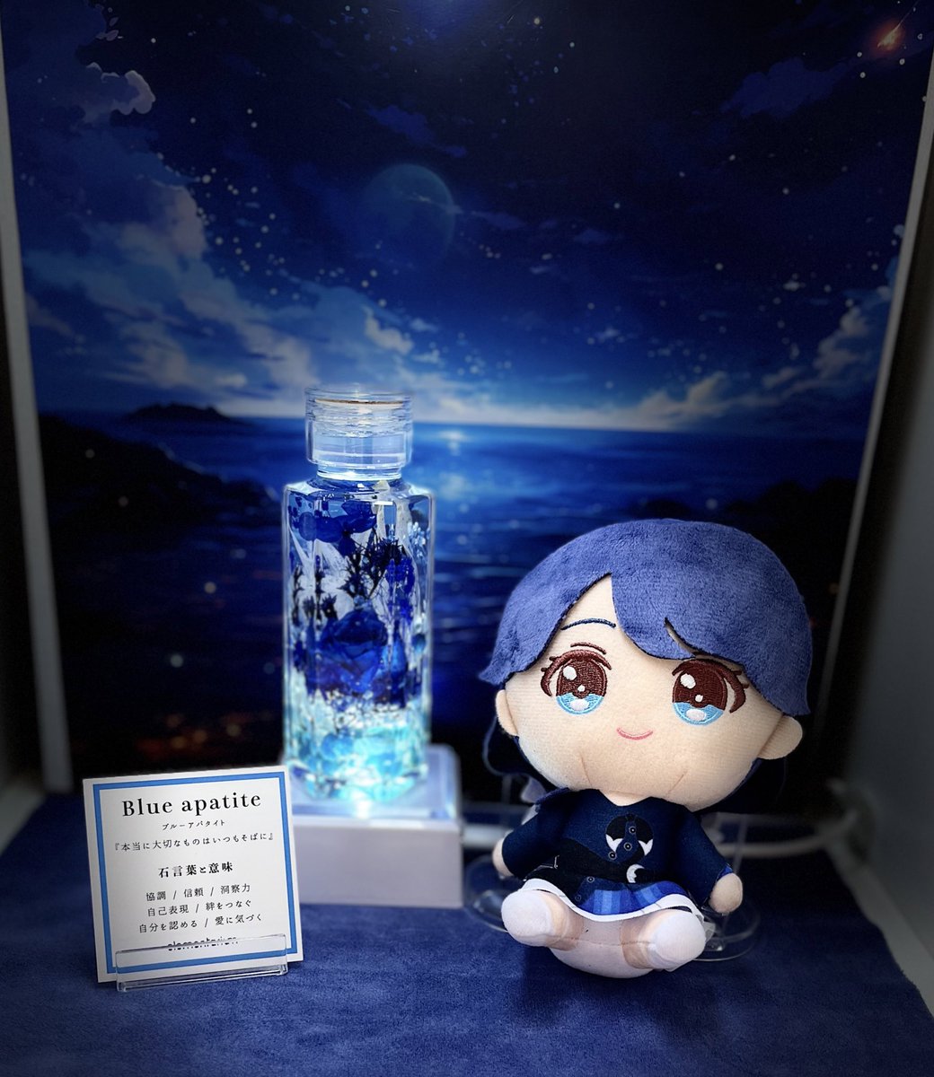 element_nari's tweet photo. 先日お創りした推しリウムのご紹介です🧚‍♀️

青と白を基調とした推しリウム🤍💙🫧

私も推しが青色や寒色が多いこともあり
青色のお花を選ばれるお客様に反応することがあります😂🩵

青薔薇が活かされていて
惹き込まれそうになる美しいお花選びでした🌹

沢山お話してお創りできて楽しかったです🎶 https://t.co/xXWutwameD