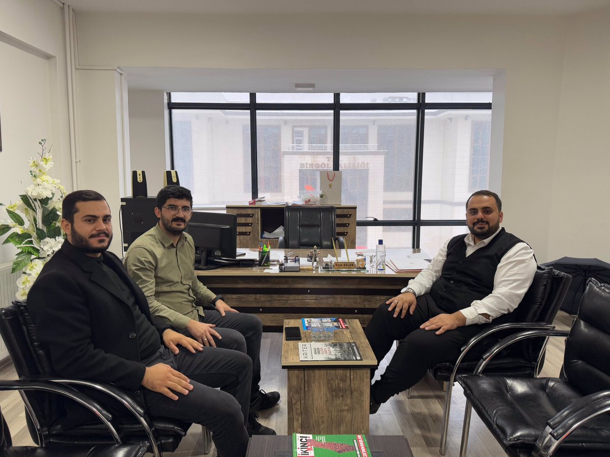 📍AK Parti Bingöl İl Başkanlığı 

Bingöl Genç Memur-Sen İl Başkanımız kıymetli dostum Abdurrahman Çelikkaya  ve yardımcısını misafir ettik. 

Sohbetimiz gençlik üzerineydi. Kıymetli ziyareti ve verimli muhabbetimizden ötürü kendisine ve heyetine teşekkür eder, çalışmalarında