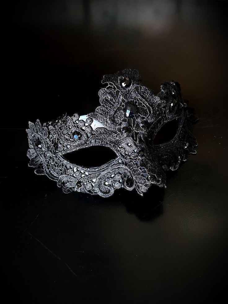 ordinaryoneyeah's tweet photo. #WINSTONGOODBYEPARTY

Under the fancy mask , you see the ordinary boy https://t.co/R8FTR7PCeD
