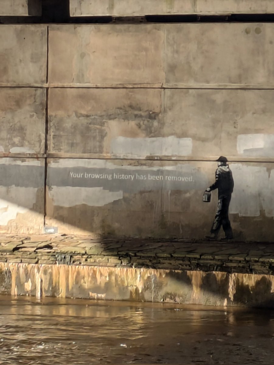 zakbird33's tweet photo. Question... Has banksy been to Ynystawe? https://t.co/MpcZlV931s