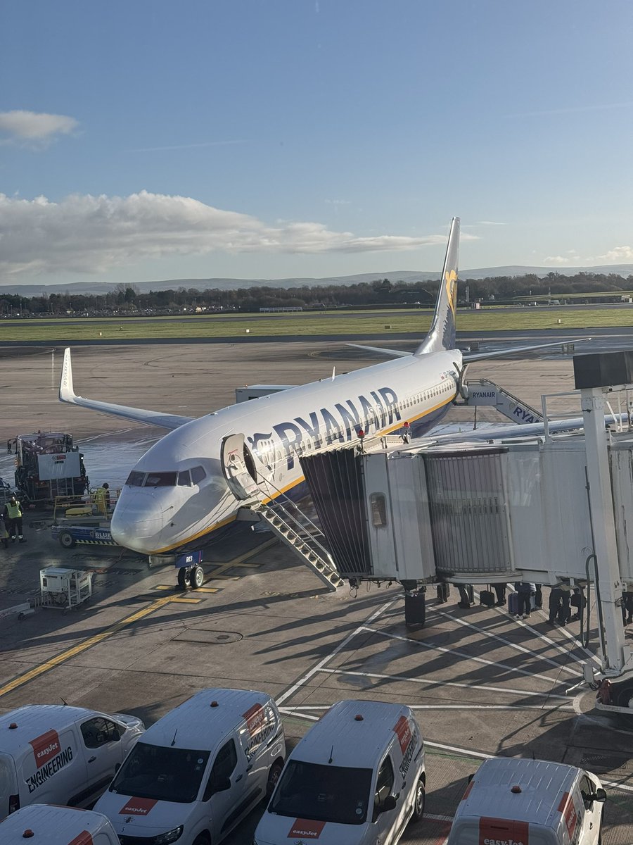 marknicol73's tweet photo. Todays mode of transport after been stuck in London for the last 5 weeks with work, so now time for a bit of R&amp;R with my bestie #wife #budapestherewecome #christmasmarket #budapest #hungary #ryanair #manchester https://t.co/aaLfDlPLyL