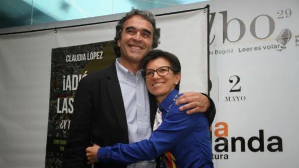 JorgeECastilloL's tweet image. Día 2 de 30. #Verdades 

El centro es socialista. 👇

Claudia López es Petro y Fagardo es Claudia. @sergio_fajardo @ClaudiaLopez 

Centro Esperanza = Petrismo

Sergio Fagardo. Aspirante presidencial por la centro-Izquierda. 

Carlos Amaya. @CarlosAmayaR 
-Gobernador de Boyaca.