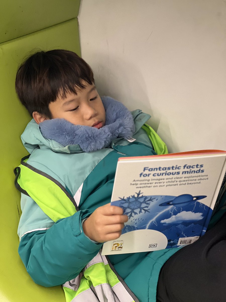 HazelburySch's tweet image. Y1-6 have been visiting our local library. Mars class enjoyed the opportunity to read their favourite books at the library. 📚#welovereading @enfieldlibrary