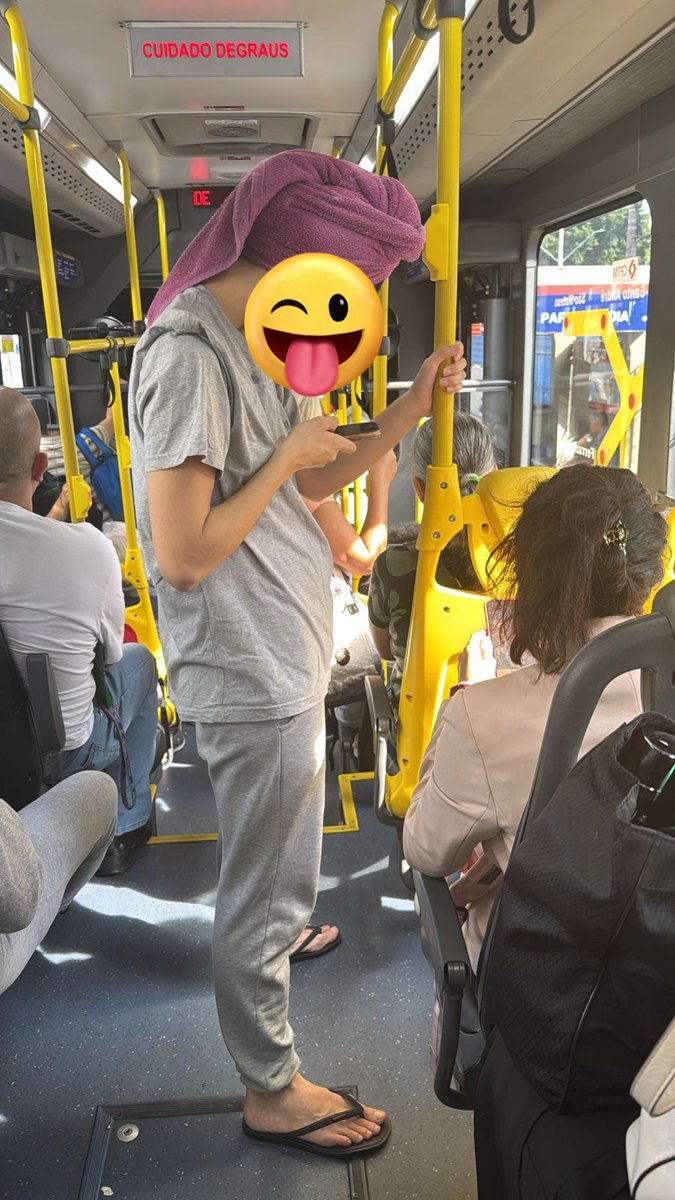 iaffac's tweet photo. Quando vc está atrasado e lava o cabelo  e não tem tempo de secar. Kakakakakka https://t.co/kfvdB7WZ9E