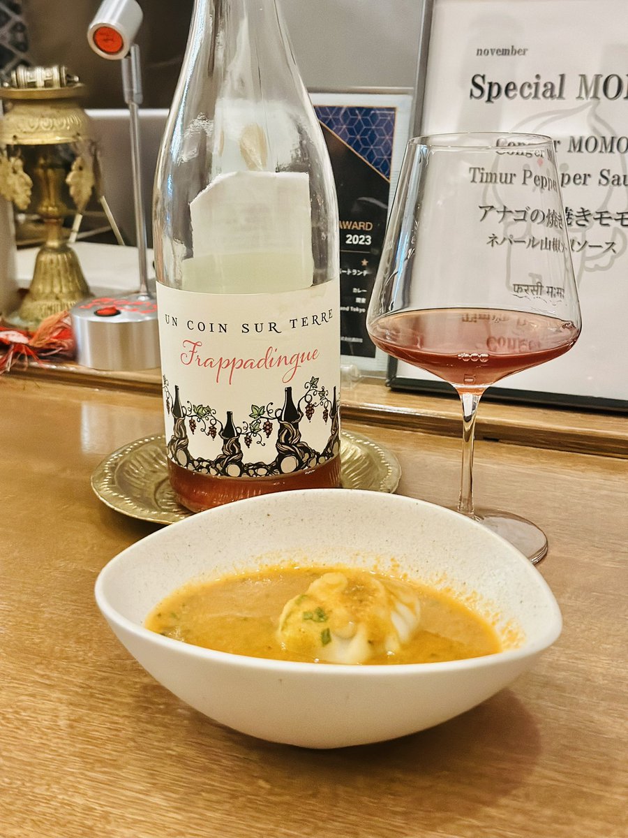 tanabe_duvin's tweet photo. 広尾にあるネパール餃子(モモ)とワインのペアリングを楽しめるお店「MOMO Stand Tokyo」ネパール人シェフの独創性あふれる進化系ネパール餃子とソムリエが厳選した多彩なワインとのペアリングが新しくて美味しく楽しい。カウンター席なので一人でもゆっくりと楽しめる。7皿3千円のコースはコスパ抜群。 https://t.co/SrSLgdVfHf
