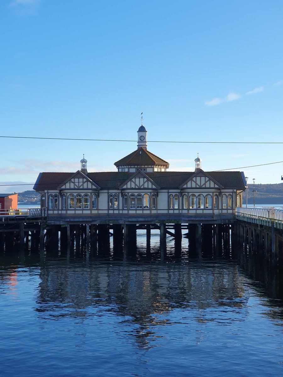 ajcorrigan's tweet image. A walk from the ferry.
A steep hill.
A chance to see the sights.
And a boat to and from work.
#Dunoon
The benefits of visiting students in beautiful locations. 🌟🌟🌟