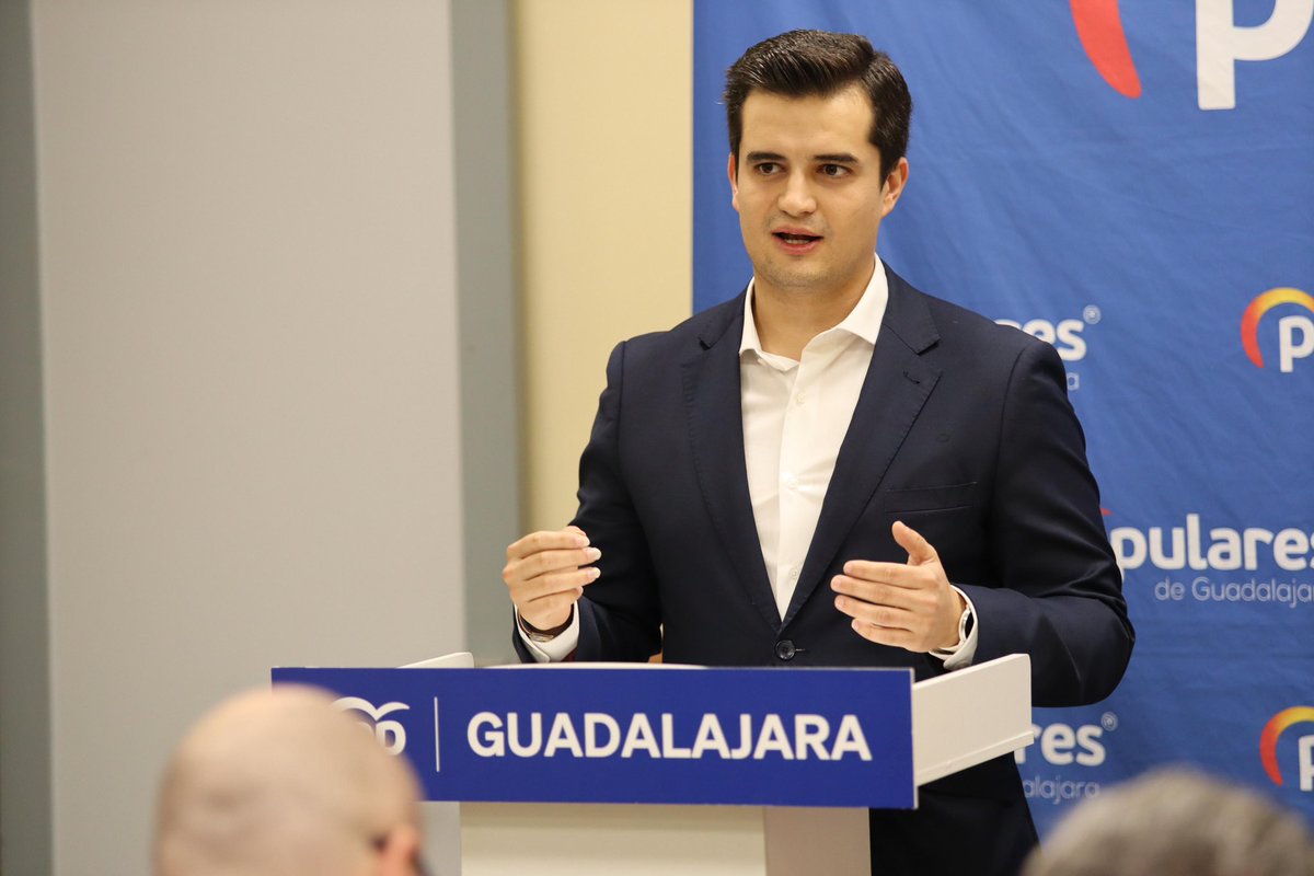 ppguadalajara's tweet photo. 👥️👏Alberto Ruiz es elegido presidente de la Junta Local del Partido Popular de Horche

•El actual portavoz del PP en el Ayuntamiento asume esta nueva responsabilidad con la premisa de que hay que trabajar unidos y escuchando a todos nuestros vecinos
🔗 https://t.co/rnmZIGRULM https://t.co/OWiz2L5OoG