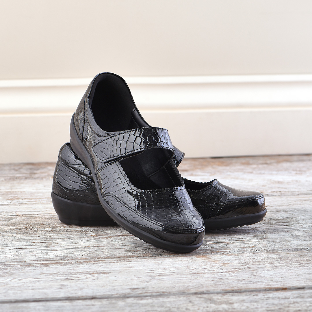 Look and feel your best with our extra wide formal styles - the perfect choice for all your festive gatherings this year!
Discover party favourites: l8r.it/axlE