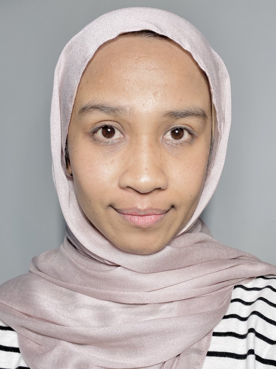 Daya bersihnya menurut aku gila bgt!! Literally bisa angkat semua jenis makeup!

Selain mascara aku yg waterproof anti badai SEMUA GONE cukup pakai 2 kapas!!🫵🏻

Before                                                 After