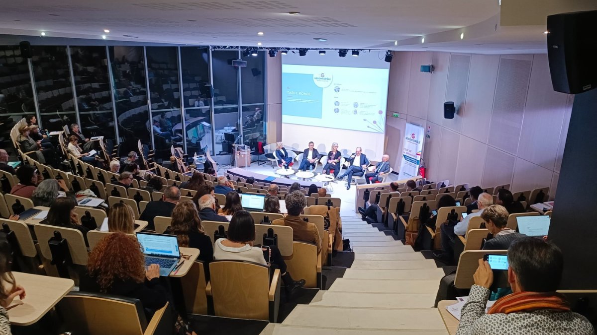 SilverEco_Fr's tweet image. Le #Gérontopôle #Nouvelle-Aquitaine présente sa nouvelle #gouvernance qui intègre 8 nouveaux départements 

Portail National de la Silver économie et du bien-vieillir. dlvr.it/TGPM3G #SilverEco