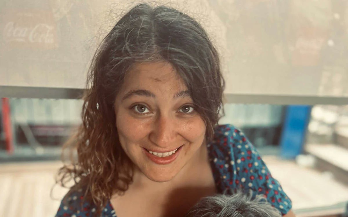 Aralarında Komisyon üyemiz ve <a href="/bianet_org/">bianet</a> muhabiri Tuğçe Yılmaz(<a href="/tucyil/">Tuğçe Yılmaz</a>), Suzan Demir(<a href="/DemirSuuzan/">suzan demir</a>) ve <a href="/mkgdernek/">Mezopotamya Kadın Gazeteciler Derneği</a> Başkanı Roza Metina(<a href="/RozaMetina/">Roza Metîna</a>) gözaltına alındı.
Meslektaşlarımız neden gözaltına alındı, bilmiyoruz.
Bu hukuksuzluğu kabul etmiyoruz!

#GazetecilikSuçDeğildir