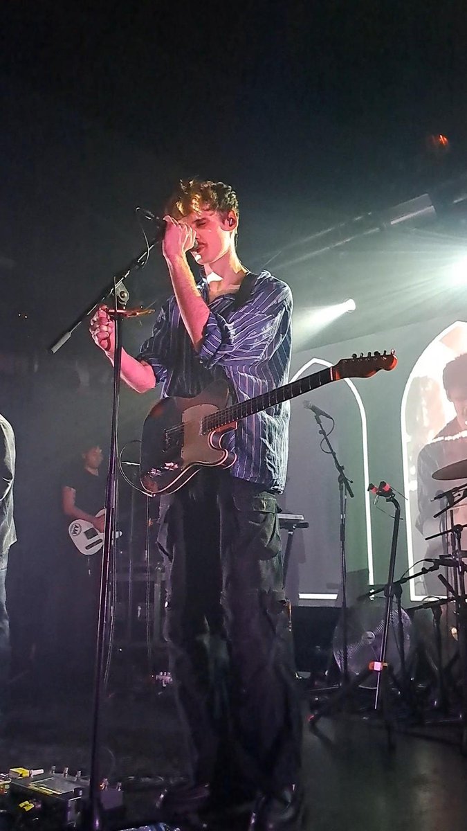 LVJYNation's tweet photo. Thank you, liekewaarle, on Instagram for a few more pics from London while we wait for new pics and videos to come in from tonight's LA show!!
#rftla #resourcesforteachingtour #LoveforLovejoy #lovejoy #LoveforLovejoy https://t.co/adKrUZbdWV