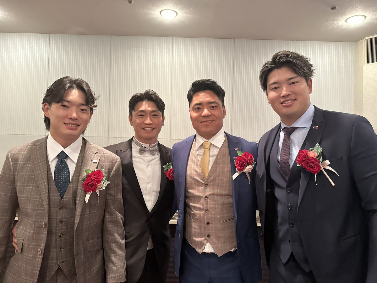 NPB AWARDS 2024
おめでとうございました。
応援ありがとうございました。

#中村悠平
#青木宣親
#長岡秀樹
#村上宗隆
#swallows