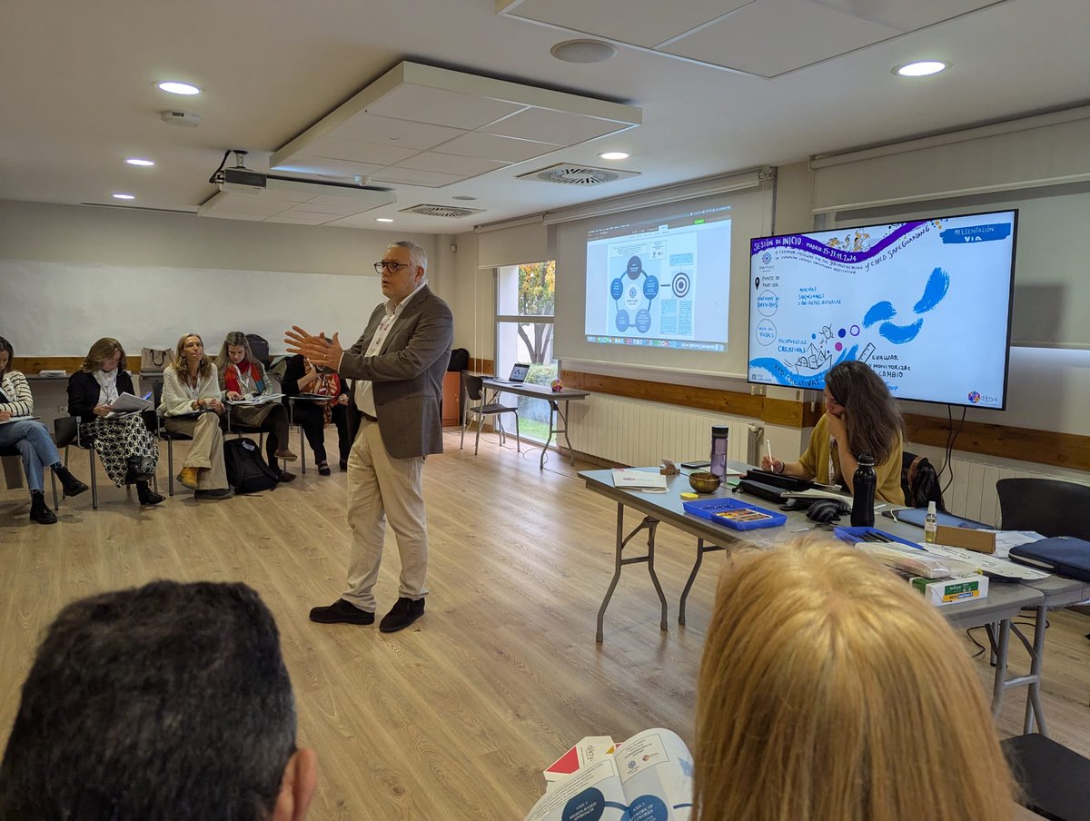 MaristesCat's tweet photo. El #ViaProject de #DiktyaFoundation ha començat la seva 1a trobada presencial a Madrid (Los Negrales) amb 14 congregacions i organitzacions. Volem fer un diagnòstic dels reptes i oportunitats dels propers anys en la generació d'entorns segurs de bon tracte i lliures de violència. https://t.co/BjEjdRFNka