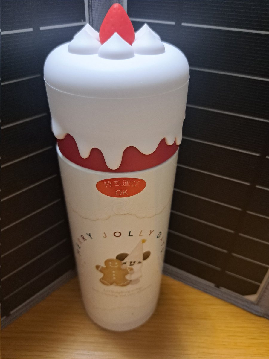 yu_una01's tweet photo. ディズニーから商品回収のメールが来た。確かにあれ？ゆるんでる？って飲もうとする度に思ったけど新しいのと交換じゃなくて返金。
え？やだ返さない。
このまま持ってる。せっかく買えたのに！！
だって回収されたらもう手元に戻って来ないじゃん！
#ディズニーリゾート
#商品回収
#リルリンリン https://t.co/DeJdR2pstv