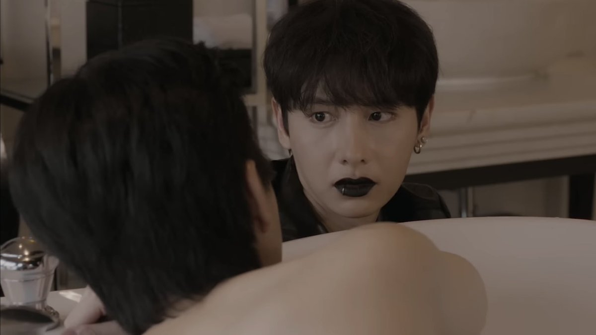 purplelovre's tweet photo. Gun wearing a black lipstick and a lip ring is something I never thought I needed 😮‍💨🖤

OffGun New Wave 2025
#GMMTV2025 #ออฟกัน https://t.co/6Lyh3jDw5U