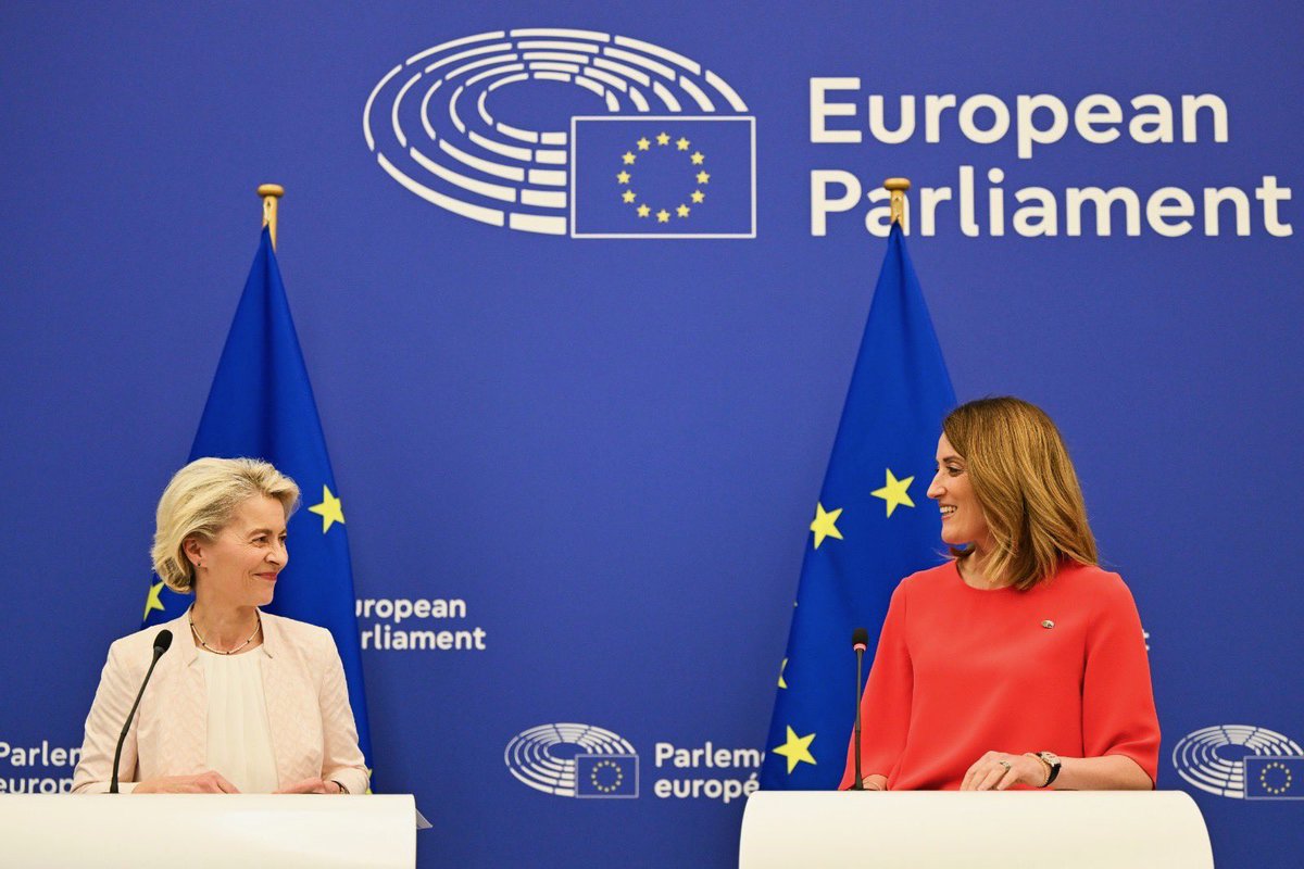 Tomorrow at around 13.00 <a href="/EP_President/">Roberta Metsola</a> Roberta Metsola and EC President <a href="/vonderleyen/">Ursula von der Leyen</a> will hold a press conference following the Parliament’s vote on the College of Commissioners. You can follow on site or via Parliament’s webstreaming. More #EPhearings: europa.eu/!38njwQ