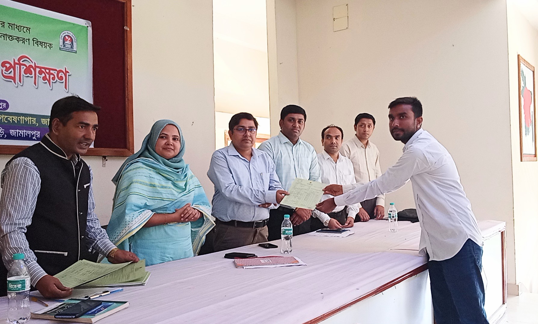 সরিষাবাড়ীতে মাটি পরীক্ষা ও ভেজাল সার সনাক্তকরণ বিষয়ে কৃষকদের নিয়ে প্রশিক্ষণ অনুষ্ঠিত