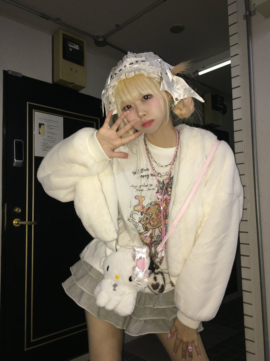 폼 tweet media