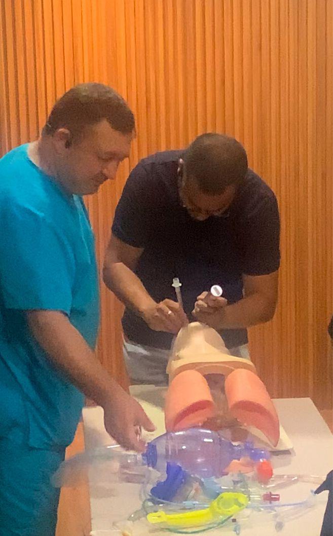 sebasugarte's tweet photo. ¡Excelente noticia! Ayer fue un éxito! Nuestro curso de RCP, Emergencias y Paciente Crítico #FCCS nos preparó para lo mejor. ¡Y ahora, la cuenta regresiva comienza! Próximo destino: Simposio #SUMMIT esta semana. ¡Estén atentos! #Emergencias #PacienteCrítico #RCP https://t.co/9KAMLSFJIm