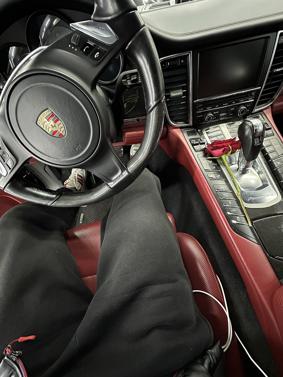 _user0222's tweet photo. Red &amp; Porsche https://t.co/2u6RBaki7R