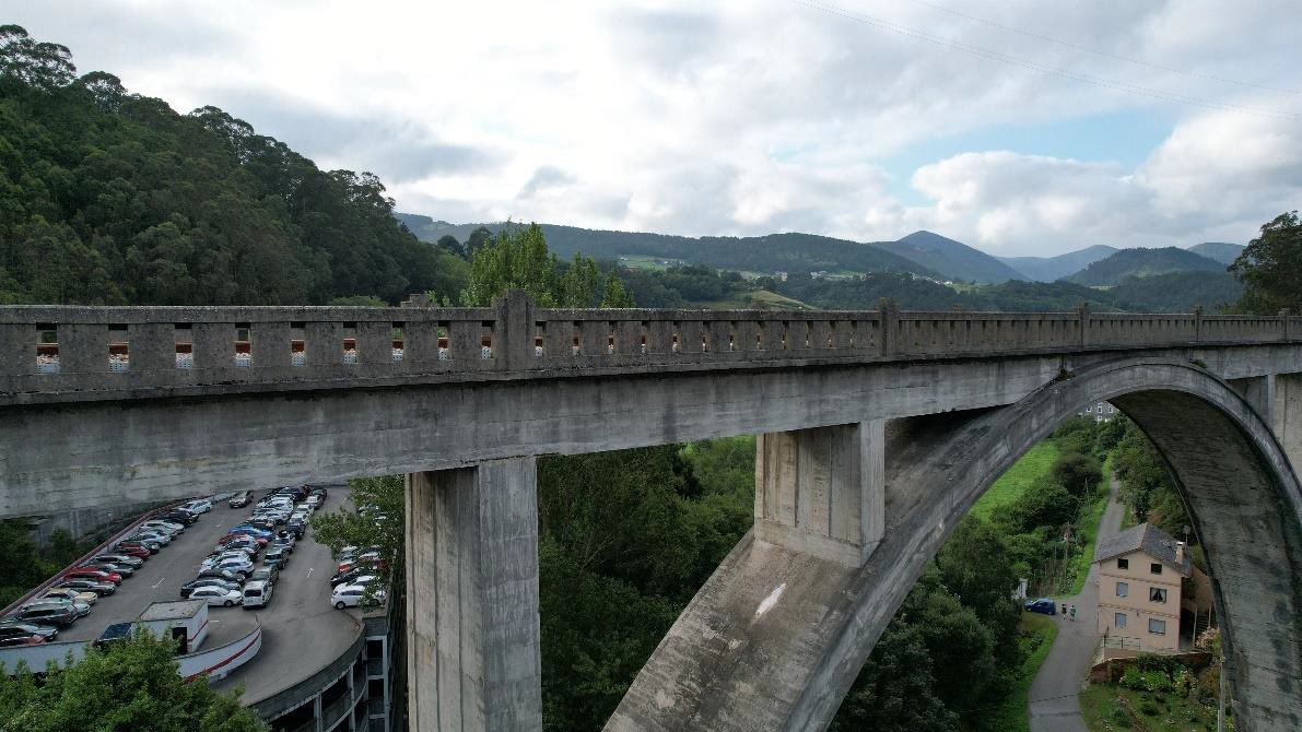 oscar_puente_'s tweet photo. Adjudicamos por 2,9M€ la renovación de los puentes sobre el río Negro y de La Fomigal, ubicados en la línea de tren que une Luarca y Barcia (Asturias).

Trabajamos para mejorar la funcionalidad y durabilidad de la red de ancho métrico con la puesta a punto de la infraestructura. https://t.co/SPh9Zd1hZR