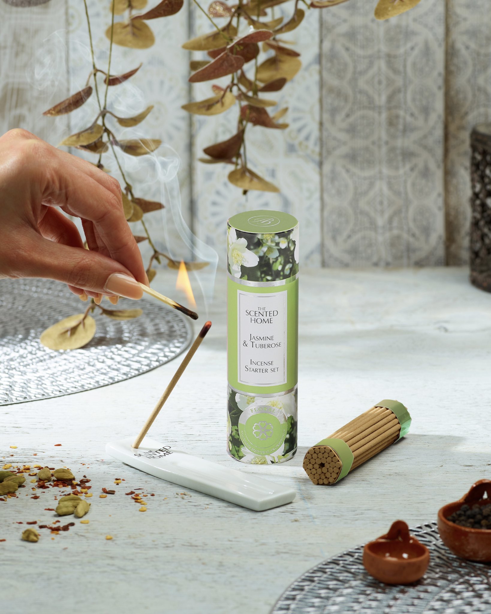 アシュレイ&バーウッド【公式】 (@ashleigh_japan) / X