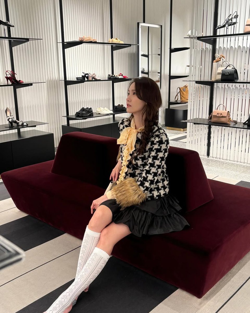 발렌티노 윤아 캐해 진짜 공주님이야 . . 🖤