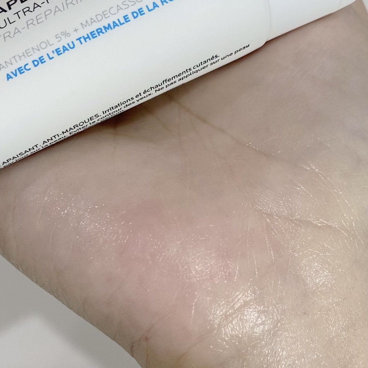 เรียกได้ว่าเป็นครีมสามัญประจำตัวเลย la roche-posay cicaplast baume B5+ อันนี้รีวิวไปกี่รอบแล้วไม่รู้ ต้องพกติดไว้โดยเฉพาะช่วงฤดูหนาวหรือไปเวลาไปเที่ยวที่หนาวมากๆละหน้าแห้งลอกไม่มีอะไรเอาอยู่นอกจากน้องคนนี้ โบกก่อนนอนไปเลย ผิวชุ่มชื้นหน้าไม่ลอกไม่แสบแล้ว เลิ้บบบ 🧣☁️🫶🏻🫧 #LaRochePosayTH 

🩵https://t.co/JRhYmdbf24 
🩵 https://t.co/SLPeObnNxq