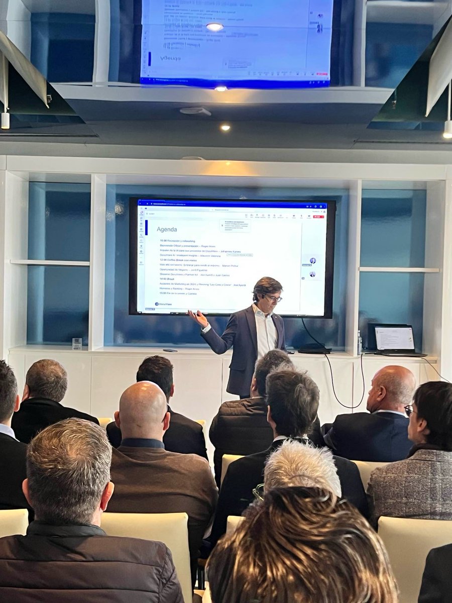 EuskoData_SA's tweet photo. 💻 Profundizando sobre el apasionante tema de la #IA en el lugar de trabajo y explorando su impacto transformador en la eficiencia sales y empresarial
¡Vamos, Equipo! 🚀
#partner #docuware #CEOEvent #TransformaciónDigital
@DocuWare https://t.co/zzGAlC5NMD
