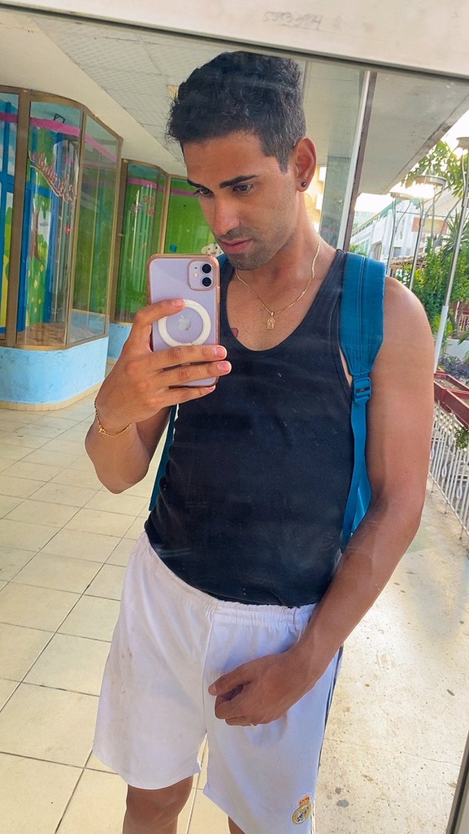 HecMeUnic's tweet photo. Mirror mirror on the wall https://t.co/lTqSE7bTd3
